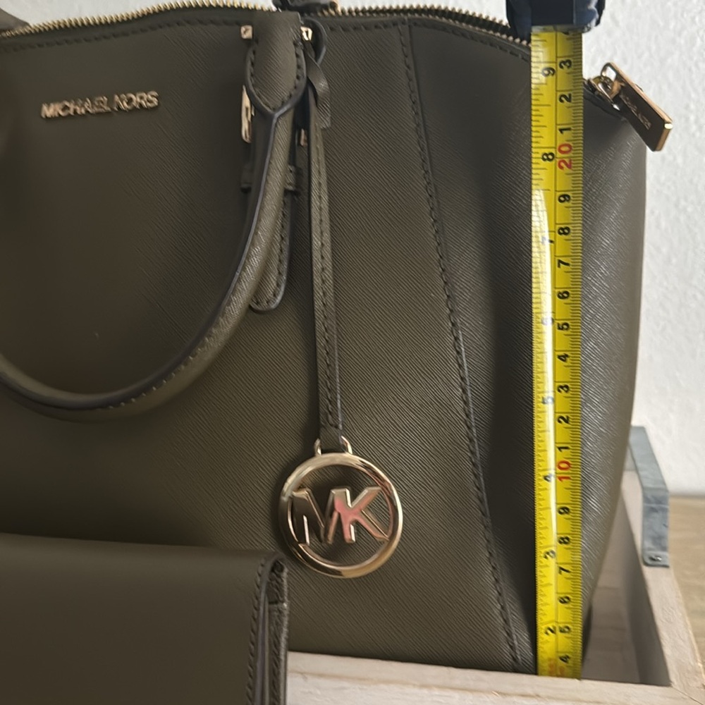 Michael Kors Large Green Satchel with Signature Charm & Matching Wallet Set - Picture 8 of 9